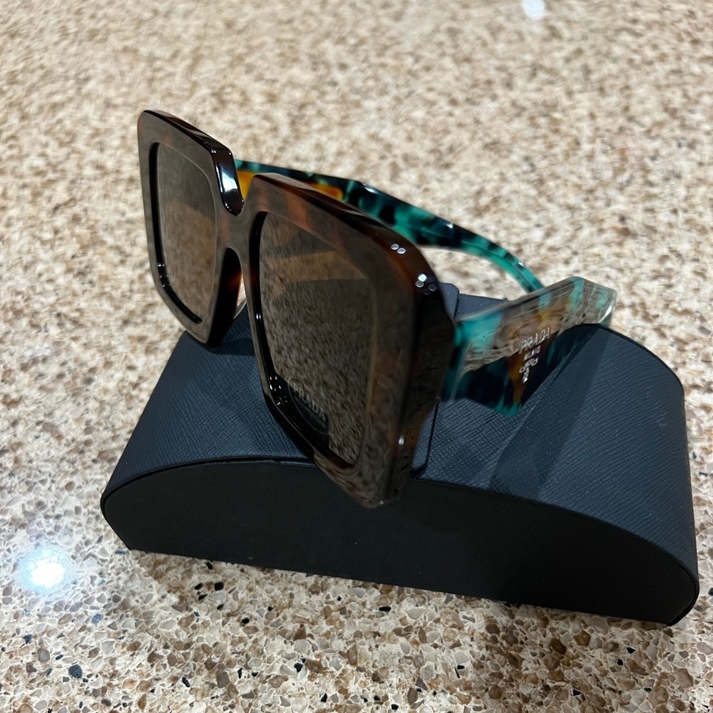 Tortoise/Teal Luxury Sunglasses